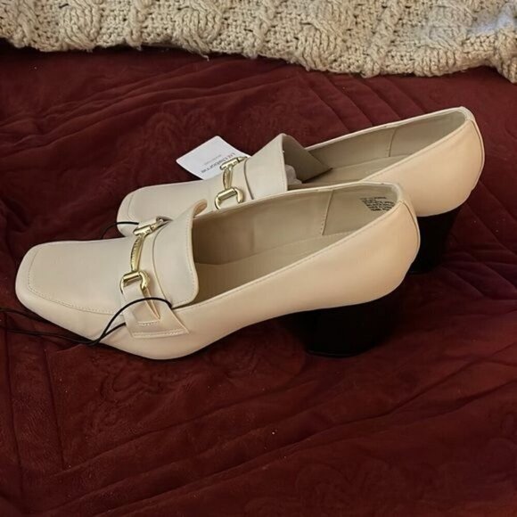 Liz Claiborne Women’s sz  11 M Cream‎ Morris Block Chunky Heel NWT w/gold tone - Picture 3 of 16